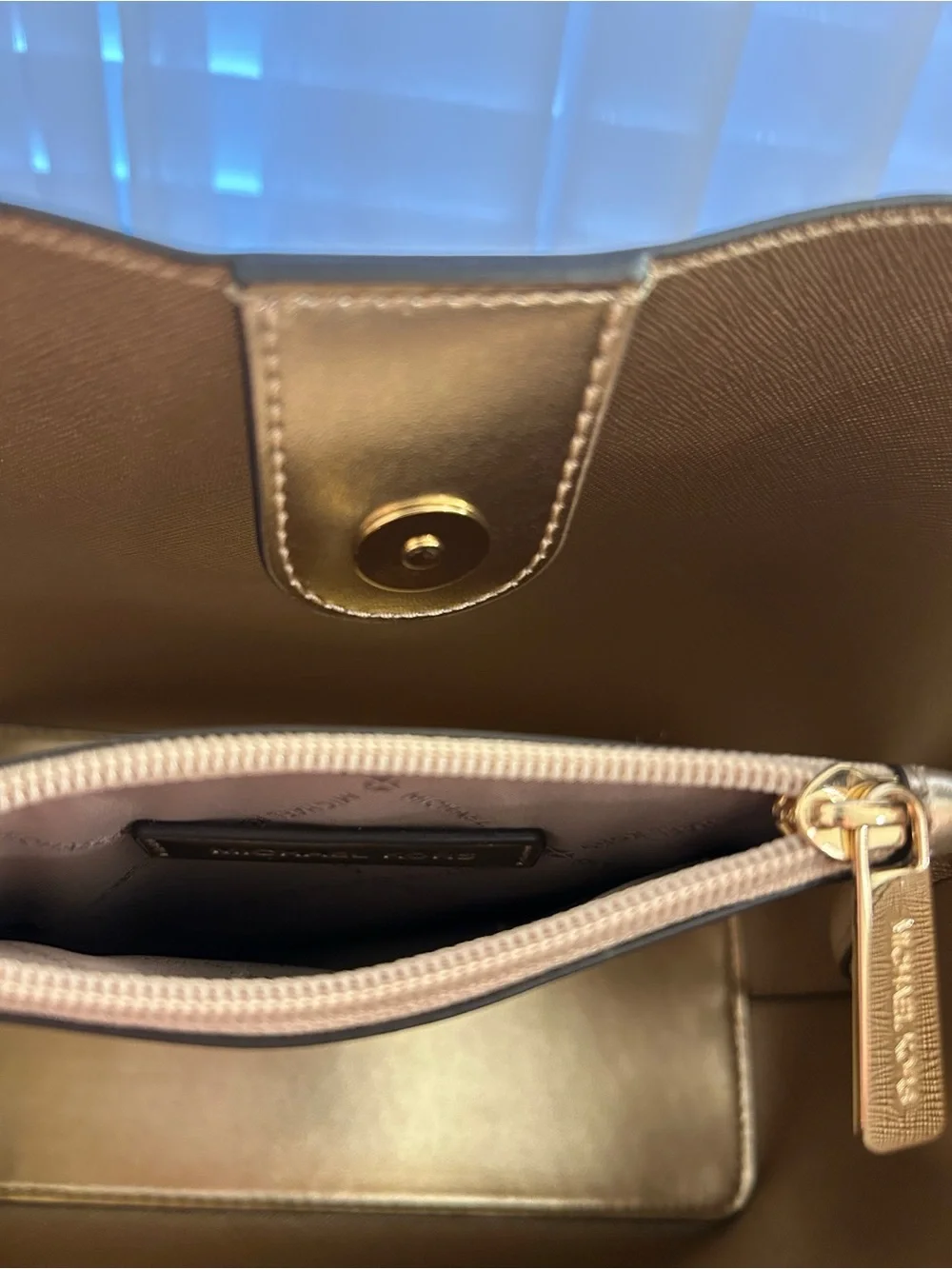MICHAEL KORS Pale Gold Pratt Medium Shoulder Bag